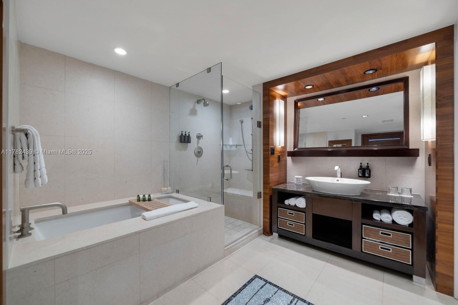Real estate property located at 6801 Collins Ave #515, Miami-dade, Central Carillon Beach Co, Miami Beach, FL
