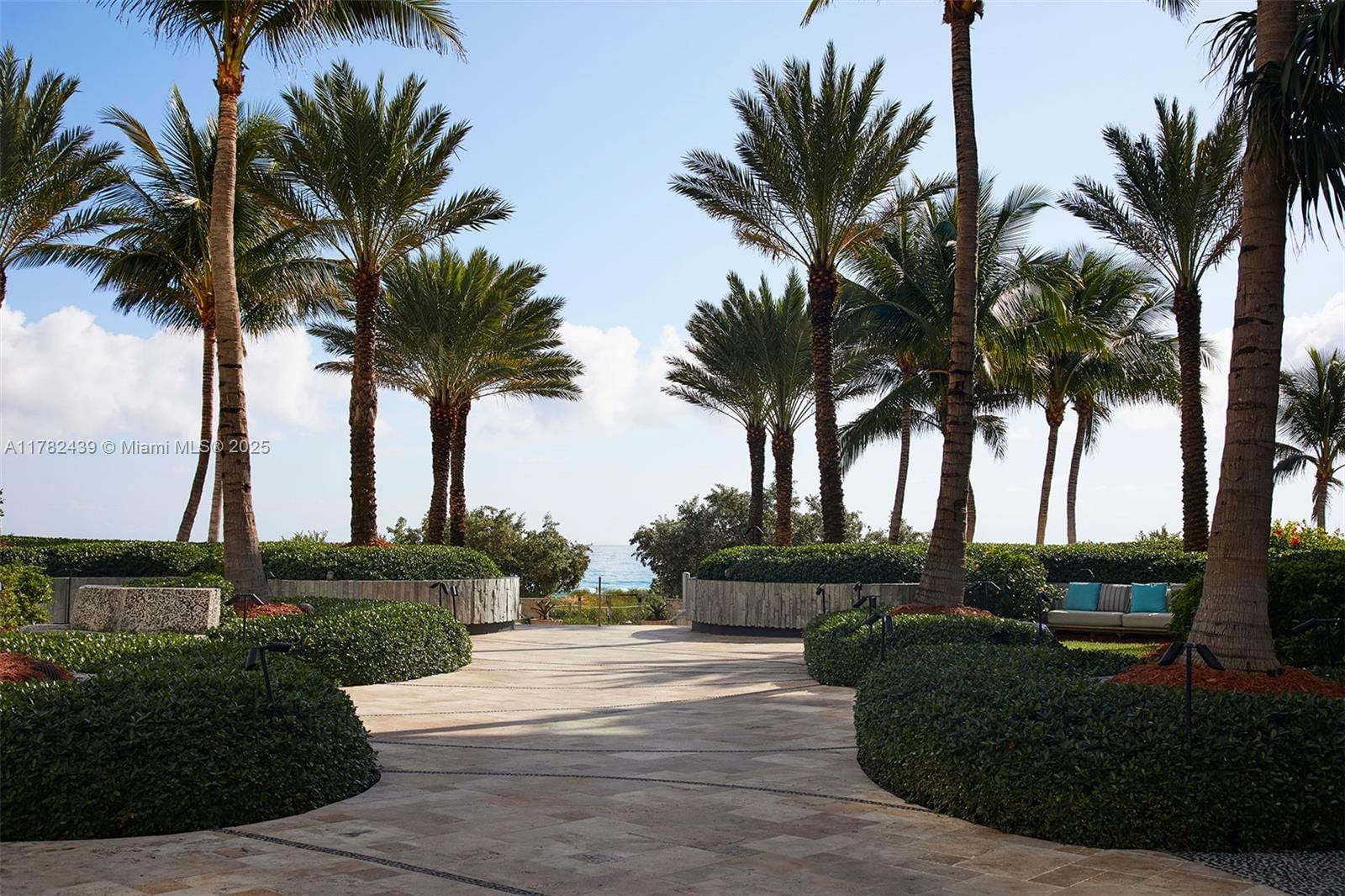 Real estate property located at 6801 Collins Ave #515, Miami-dade, Central Carillon Beach Co, Miami Beach, FL