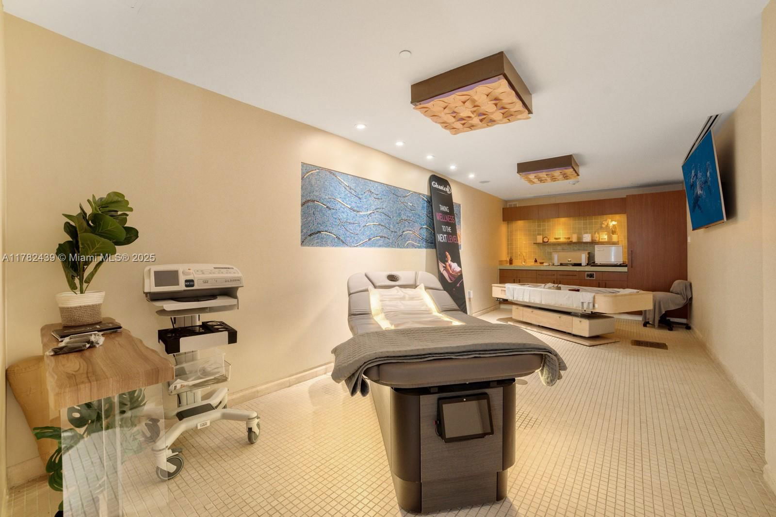 Real estate property located at 6801 Collins Ave #515, Miami-dade, Central Carillon Beach Co, Miami Beach, FL