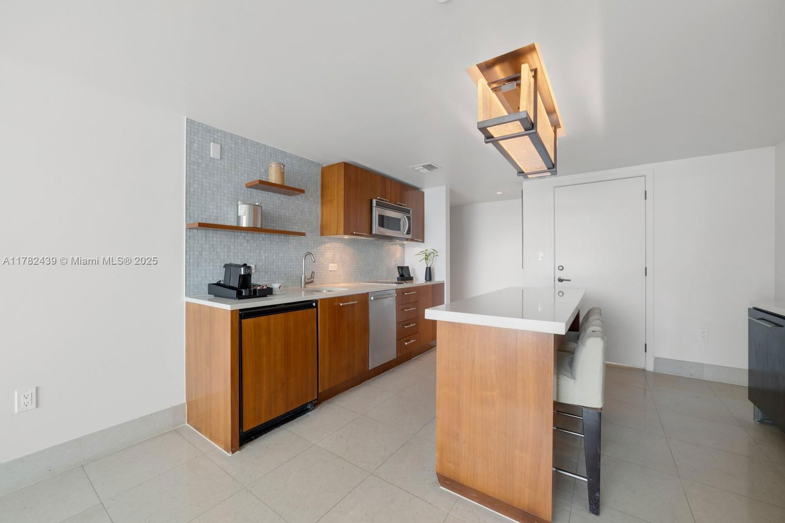 Real estate property located at 6801 Collins Ave #515, Miami-dade, Central Carillon Beach Co, Miami Beach, FL