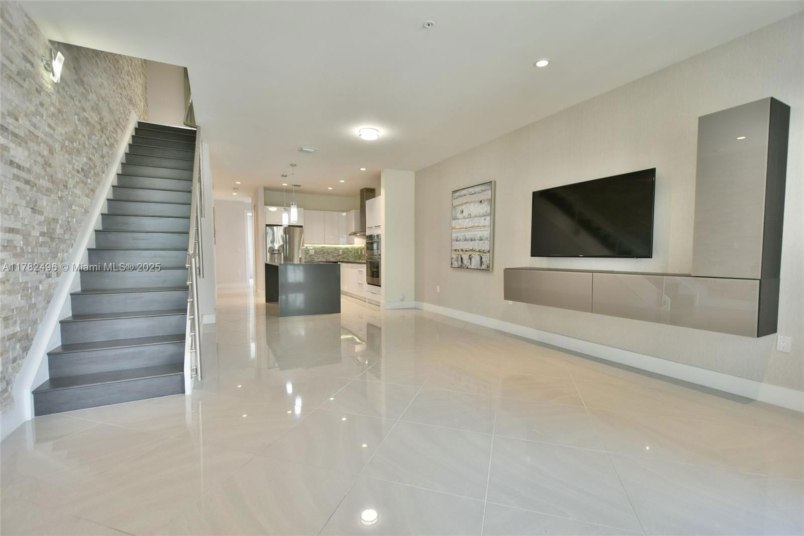 Real estate property located at 10305 63rd Ter #209, Miami-dade, Landmark At Doral Condo, Doral, FL