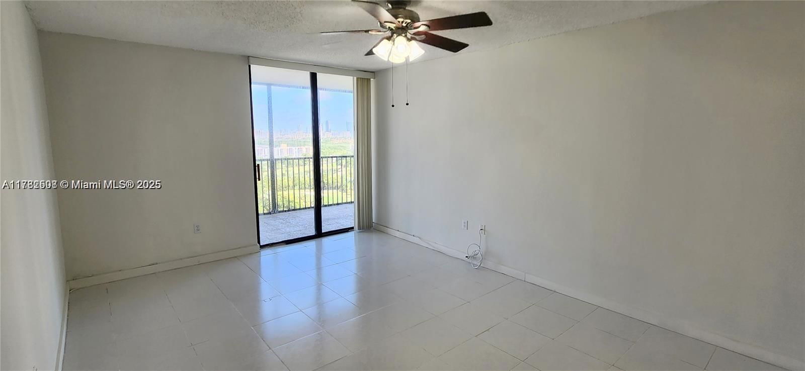 Real estate property located at 20100 Country Club Dr PH-03, Miami-dade, Bonavida Condo, Aventura, FL