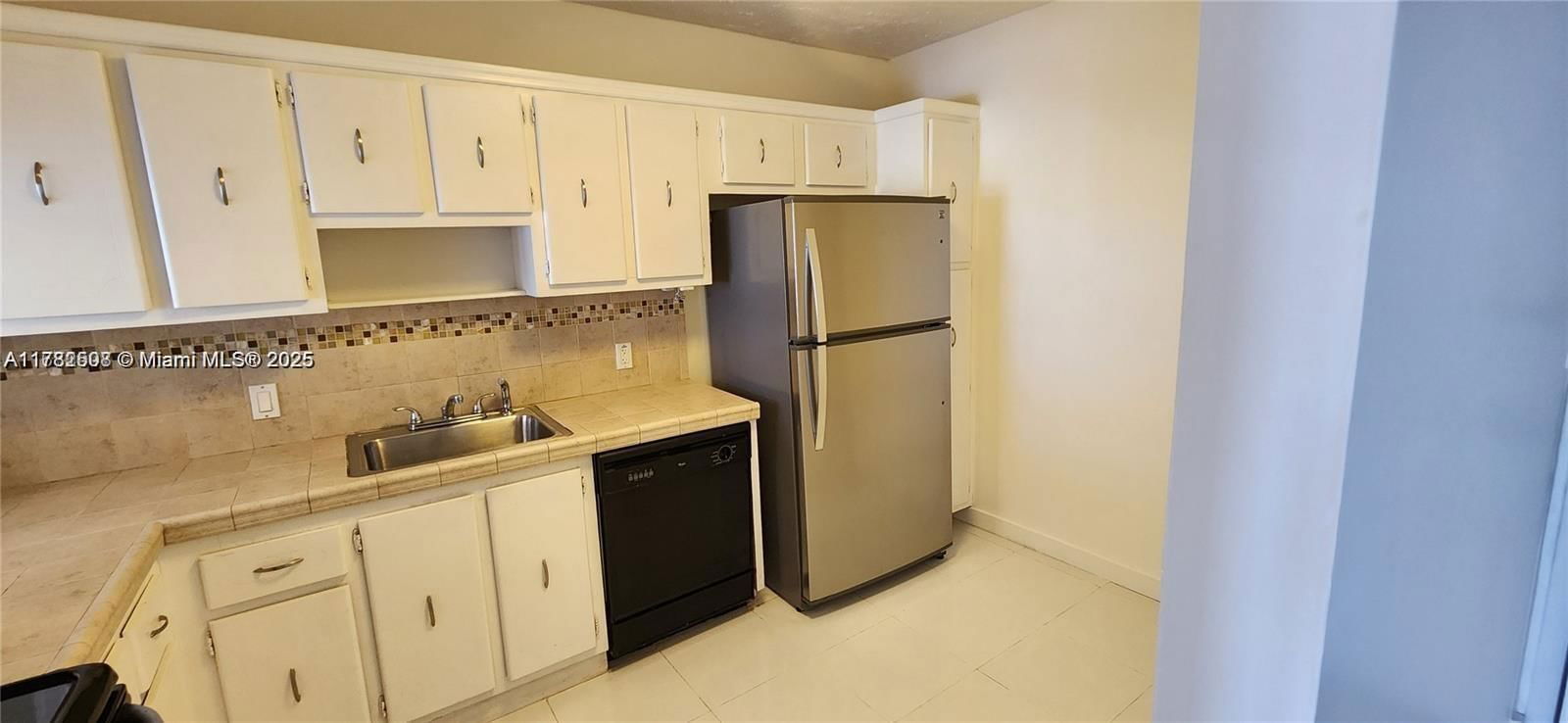 Real estate property located at 20100 Country Club Dr PH-03, Miami-dade, Bonavida Condo, Aventura, FL