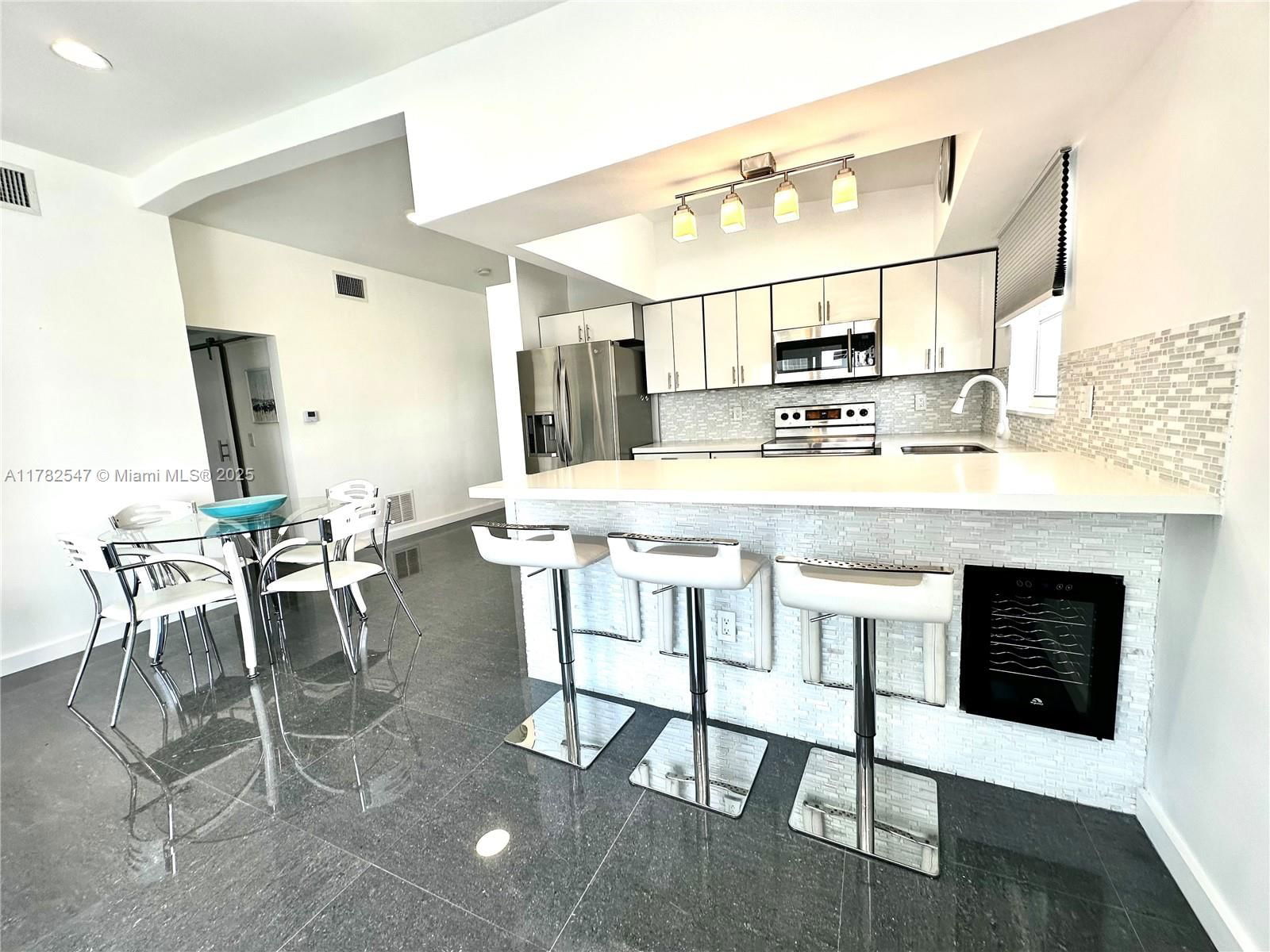 Real estate property located at 3751 170th St #4, Miami-dade, Eastern Shores 2nd Addn, North Miami Beach, FL