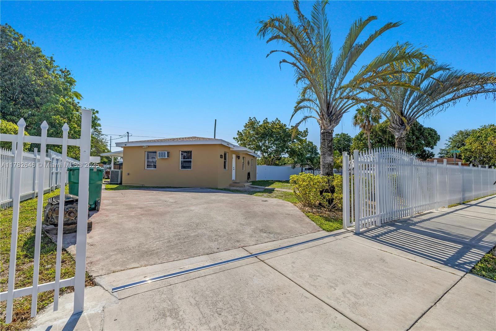 Real estate property located at 15231 28th Pl, Miami-dade, Guava Grove Estates 1st A, Miami Gardens, FL