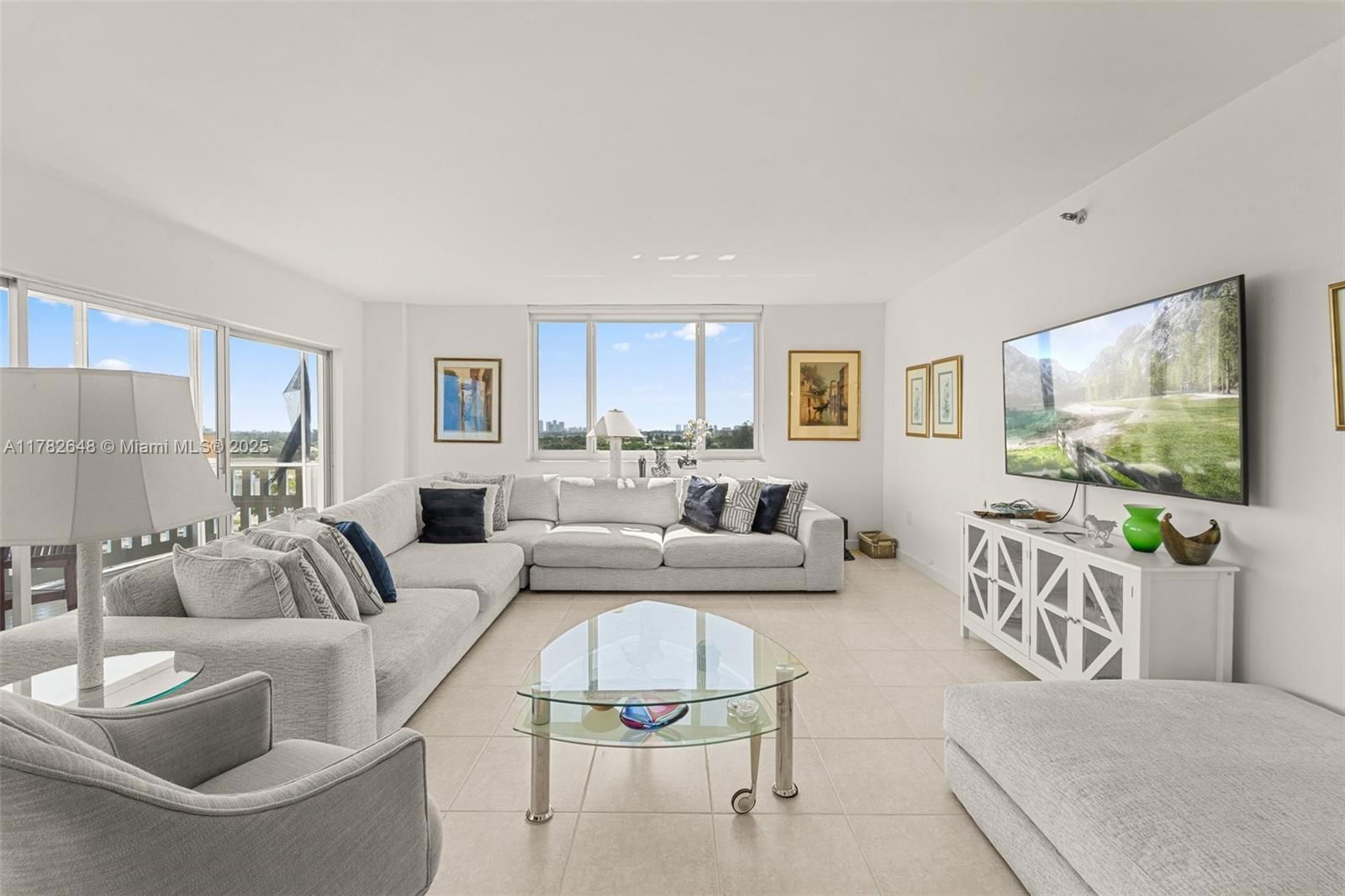 Real estate property located at 4001 Hillcrest Dr #1017, Broward, Hillcrest East No 26 Cond, Hollywood, FL