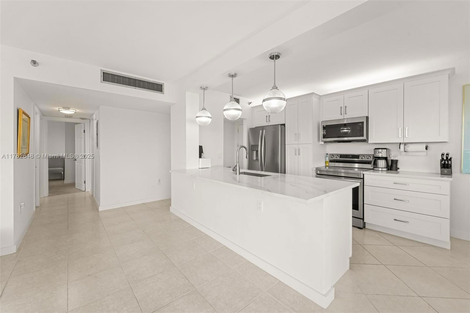 Real estate property located at 4001 Hillcrest Dr #1017, Broward, Hillcrest East No 26 Cond, Hollywood, FL