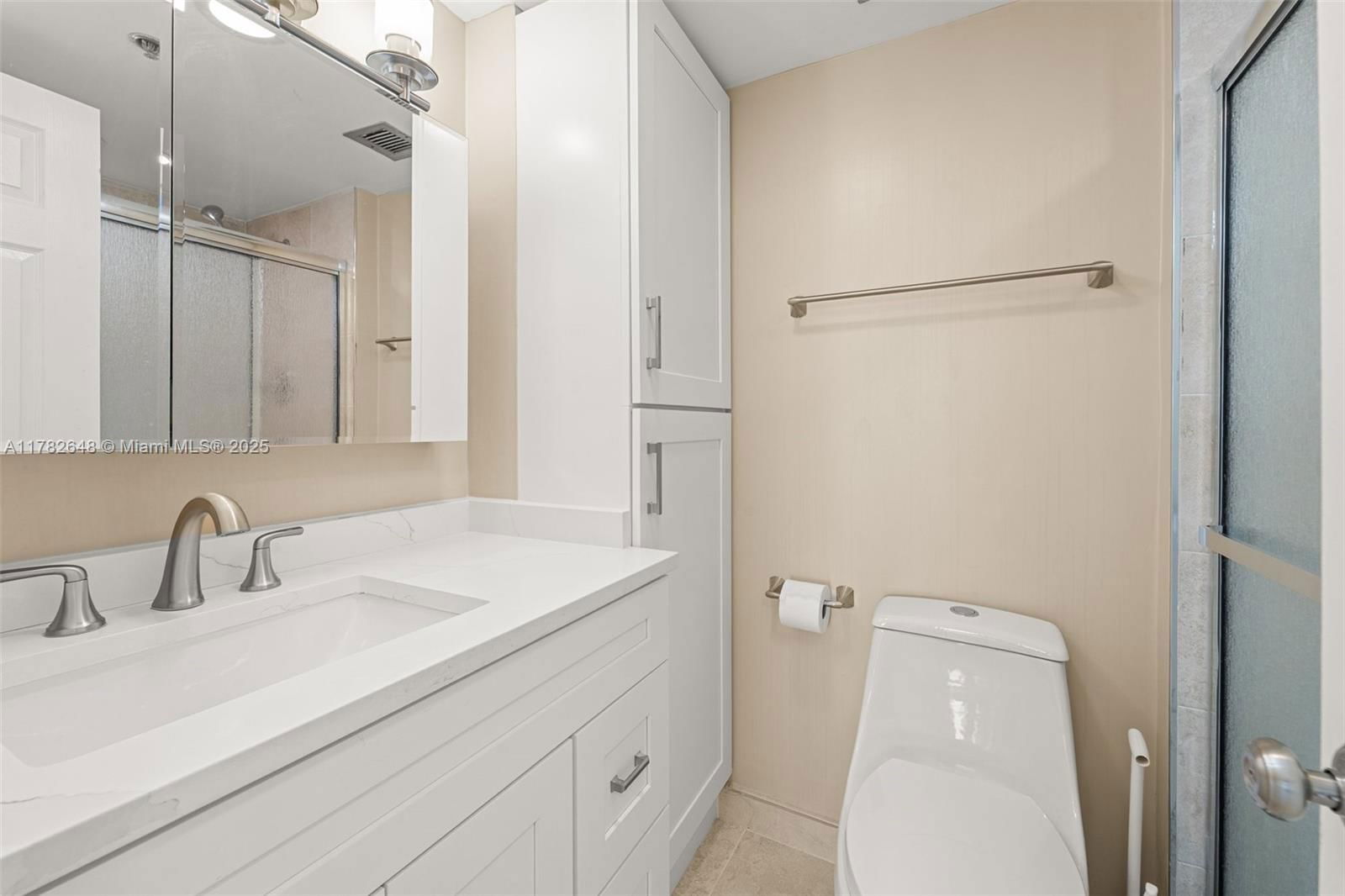 Real estate property located at 4001 Hillcrest Dr #1017, Broward, Hillcrest East No 26 Cond, Hollywood, FL
