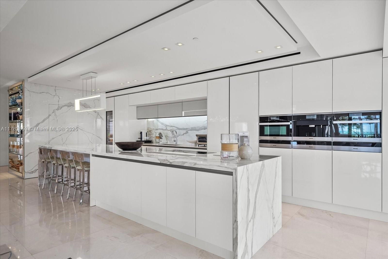 Real estate property located at 7921 Fisher Island Dr #7921, Miami-dade, Oceanside @ Fisher Isl Co, Miami Beach, FL