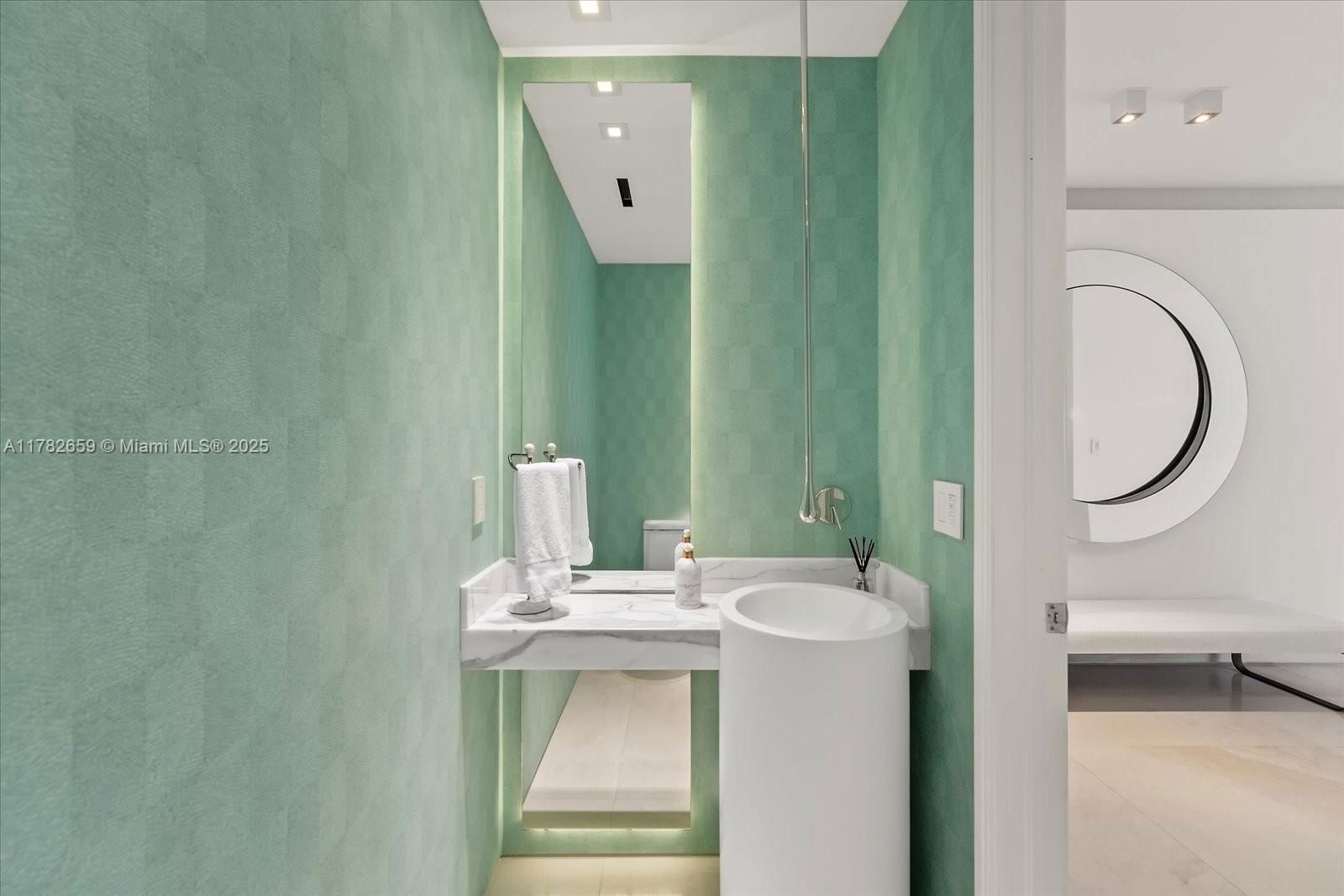 Real estate property located at 7921 Fisher Island Dr #7921, Miami-dade, Oceanside @ Fisher Isl Co, Miami Beach, FL