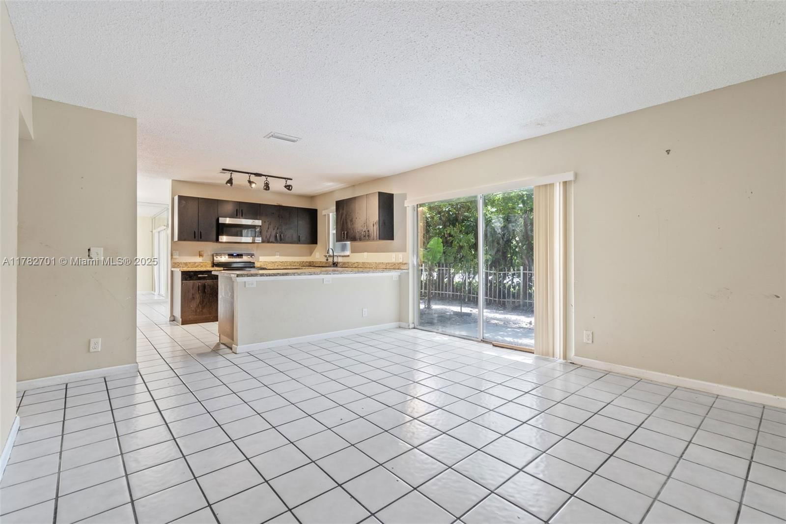 Real estate property located at 9454 8th Cir, Broward, Jacaranda Parcel 218, Plantation, FL