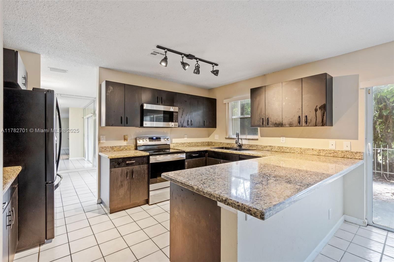 Real estate property located at 9454 8th Cir, Broward, Jacaranda Parcel 218, Plantation, FL