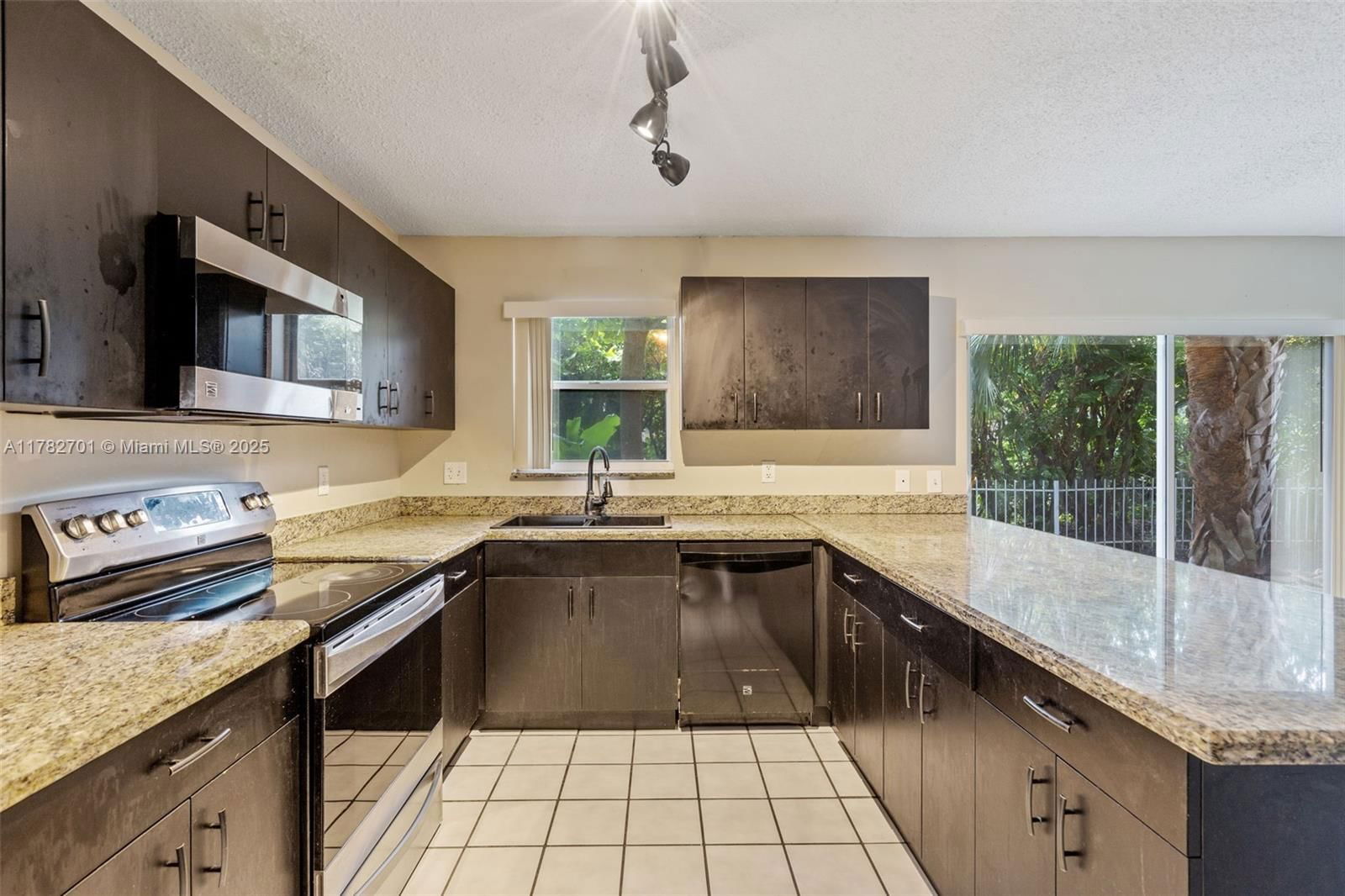 Real estate property located at 9454 8th Cir, Broward, Jacaranda Parcel 218, Plantation, FL