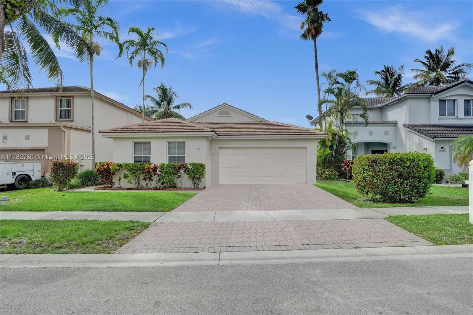 Real estate property located at 7324 1st Pl, Broward, Lakes Of Newport Ii, Plantation, FL