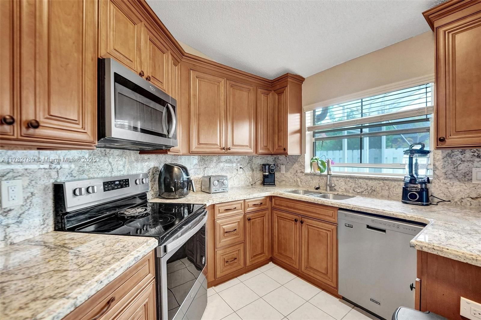 Real estate property located at 7324 1st Pl, Broward, Lakes Of Newport Ii, Plantation, FL