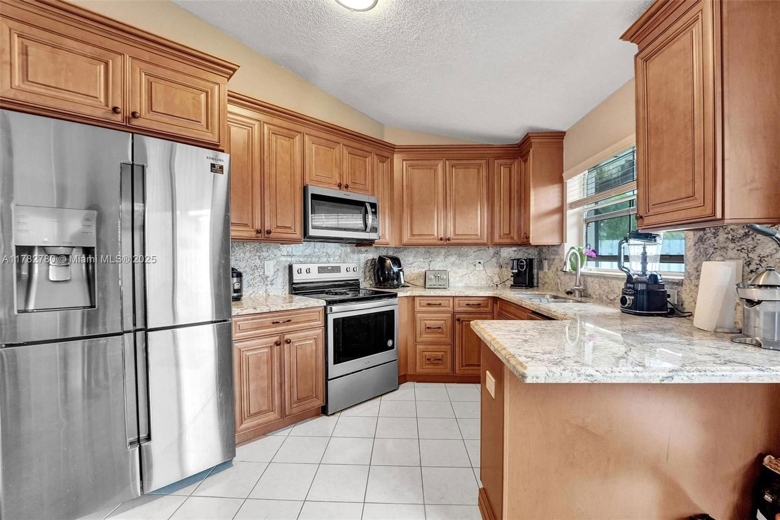 Real estate property located at 7324 1st Pl, Broward, Lakes Of Newport Ii, Plantation, FL