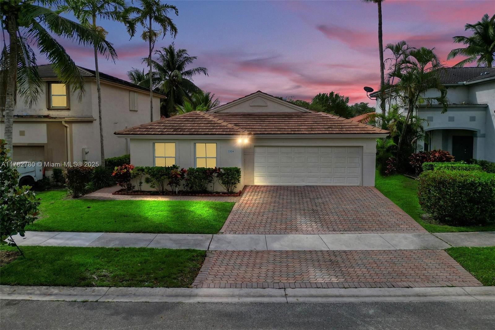 Real estate property located at 7324 1st Pl, Broward, Lakes Of Newport Ii, Plantation, FL