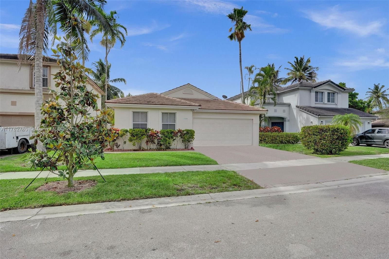 Real estate property located at 7324 1st Pl, Broward, Lakes Of Newport Ii, Plantation, FL