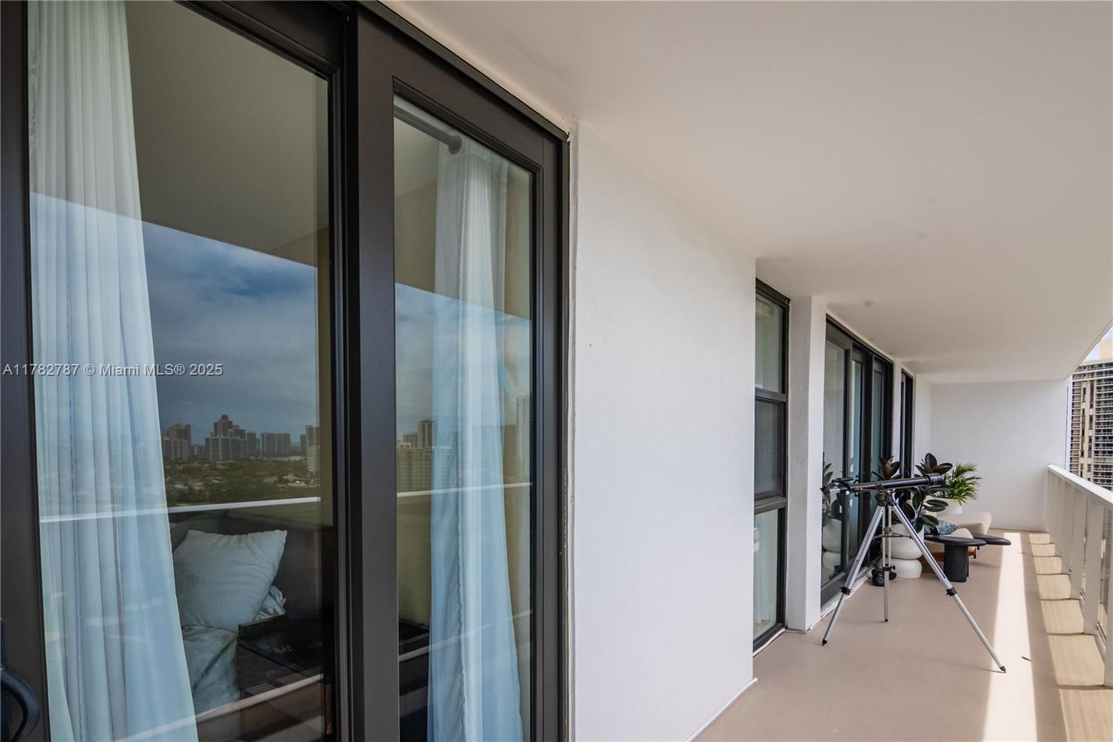 Real estate property located at 3731 Country Club Dr #1927, Miami-dade, Flamenco Condo-tower I, Aventura, FL