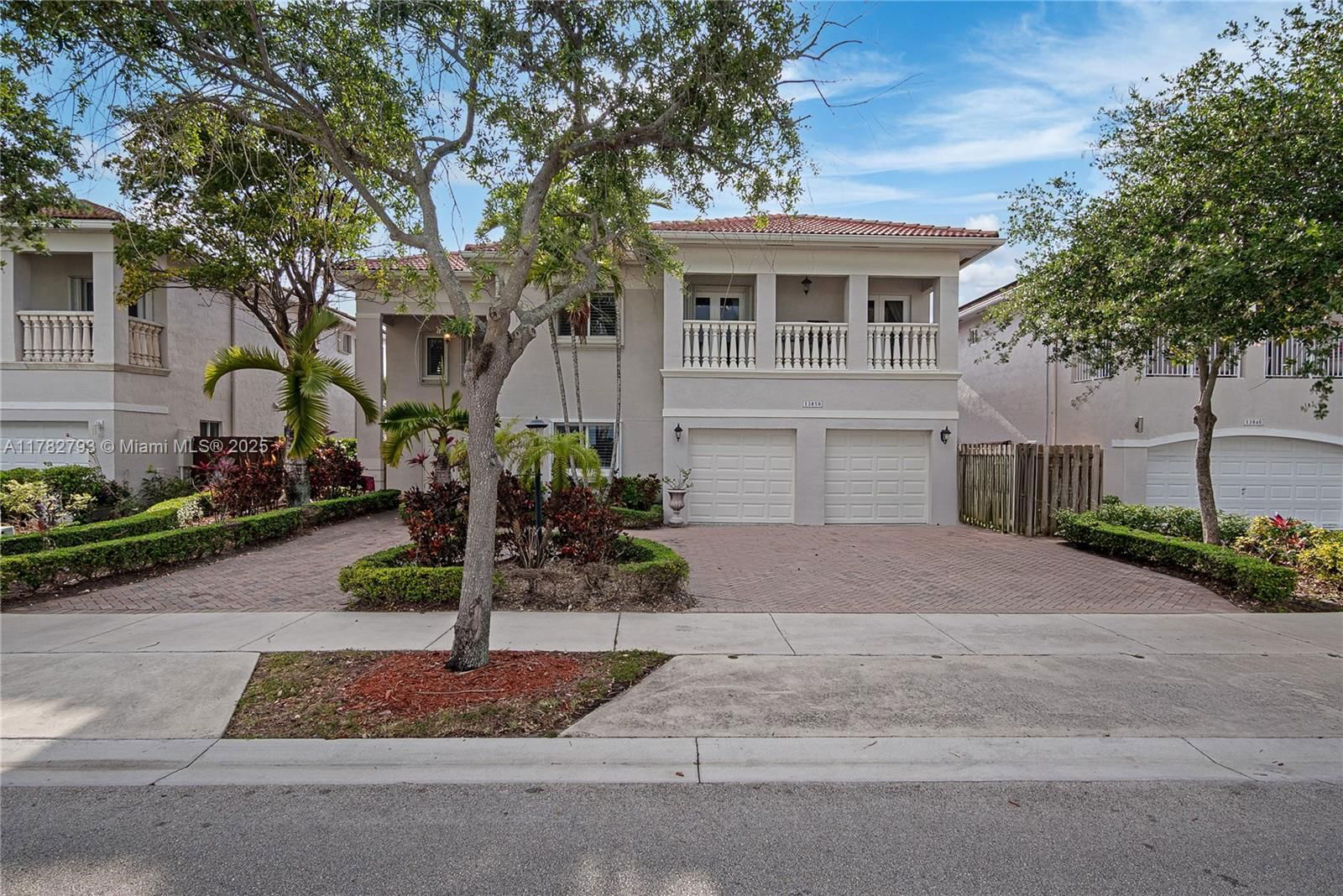 Real estate property located at 13850 132nd Ave, Miami-dade, Venezia Lakes, Miami, FL