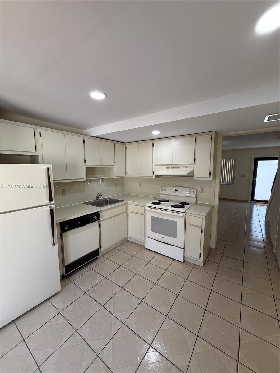 Real estate property located at 5317 22nd Ct #5317, Miami-dade, Westland Village Condo, Hialeah, FL