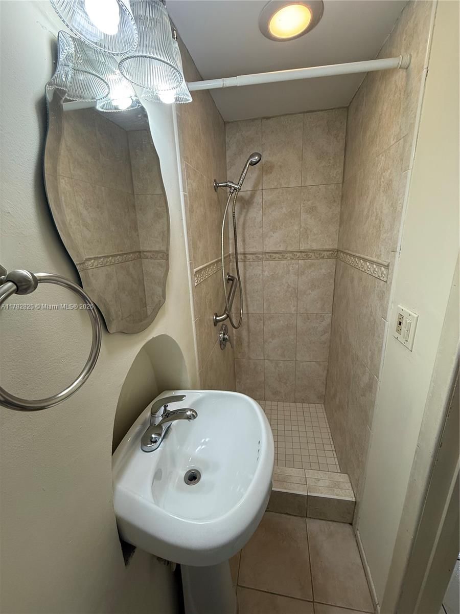 Real estate property located at 5317 22nd Ct #5317, Miami-dade, Westland Village Condo, Hialeah, FL