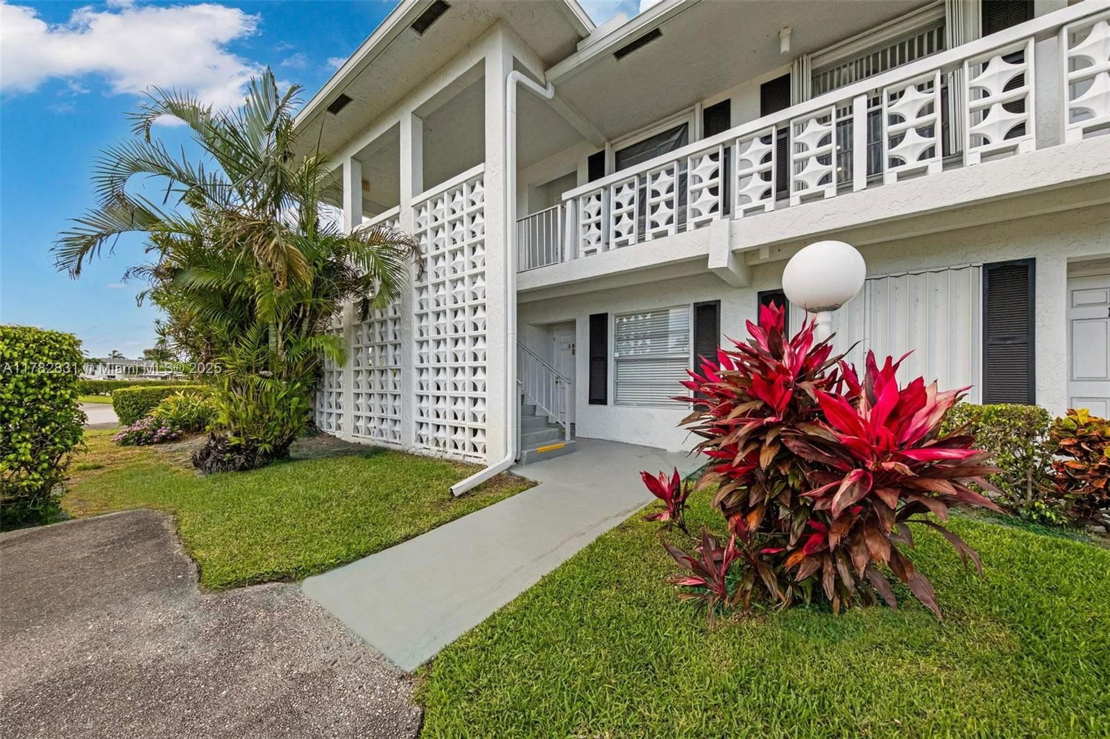 Real estate property located at 2721 13th St #201, Palm Beach, Pines Of Delray Condo One, Delray Beach, FL