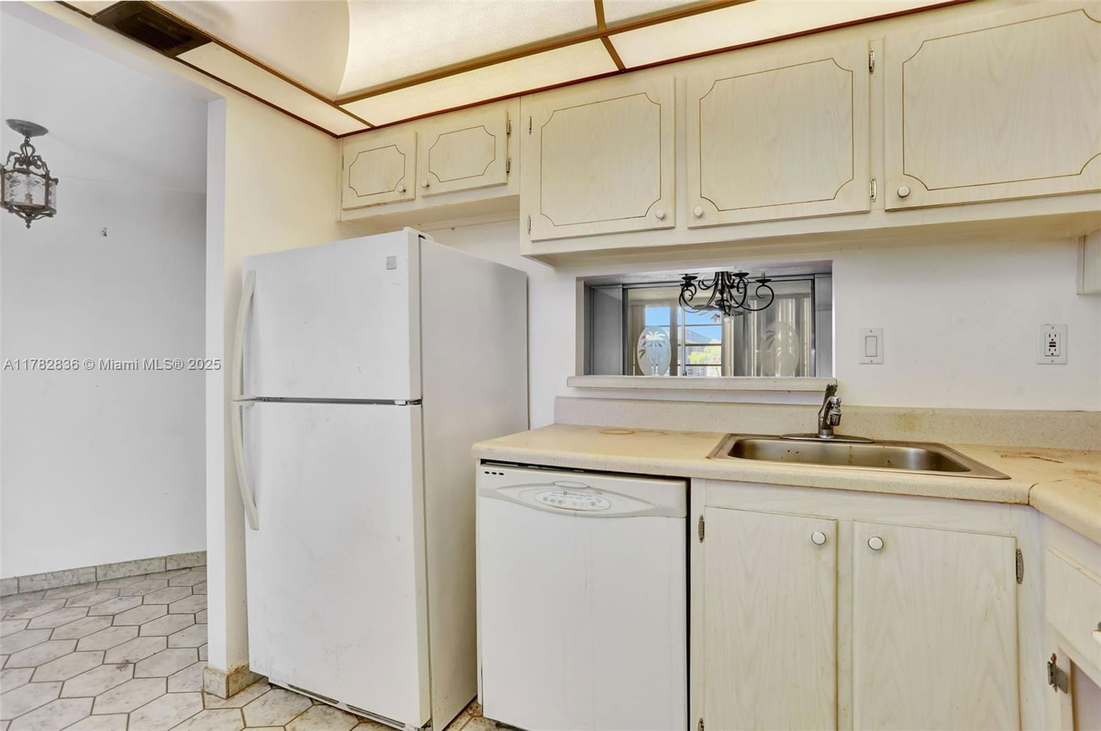 Real estate property located at 2900 48th Ter #409, Broward, Cypress Chase Condo No 1, Lauderdale Lakes, FL