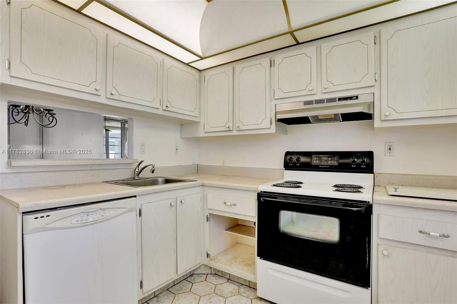 Real estate property located at 2900 48th Ter #409, Broward, Cypress Chase Condo No 1, Lauderdale Lakes, FL