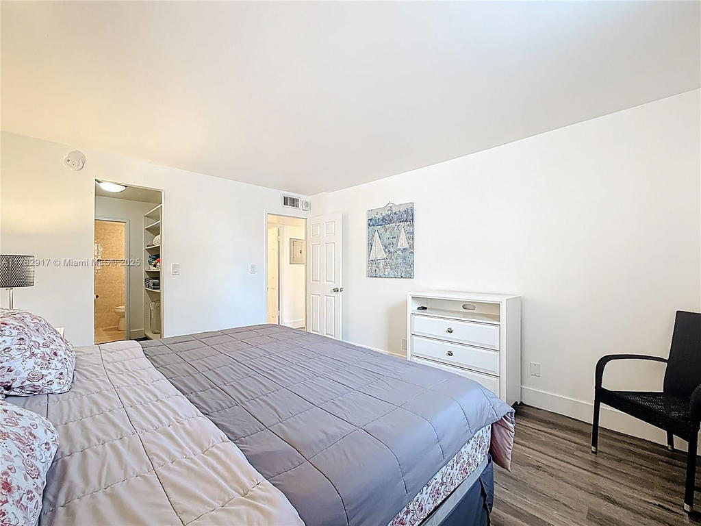 Real estate property located at 1913 Ocean Dr #110, Broward, Chelsea Bayview Condo, Hallandale Beach, FL