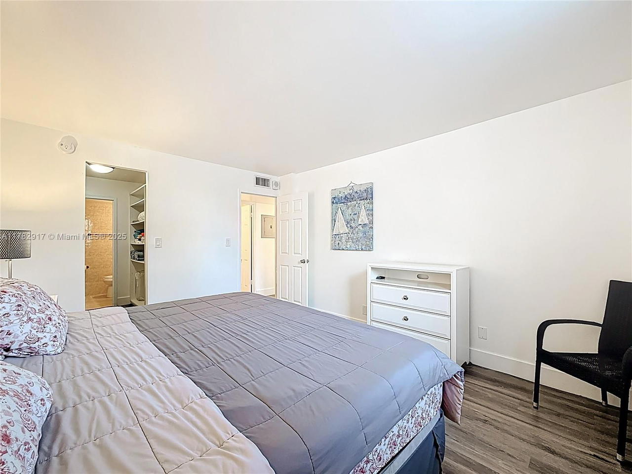Real estate property located at 1913 Ocean Dr #110, Broward, Chelsea Bayview Condo, Hallandale Beach, FL