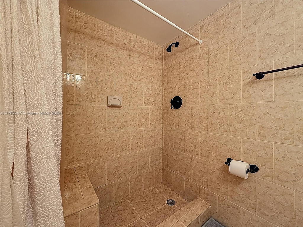 Real estate property located at 1913 Ocean Dr #110, Broward, Chelsea Bayview Condo, Hallandale Beach, FL