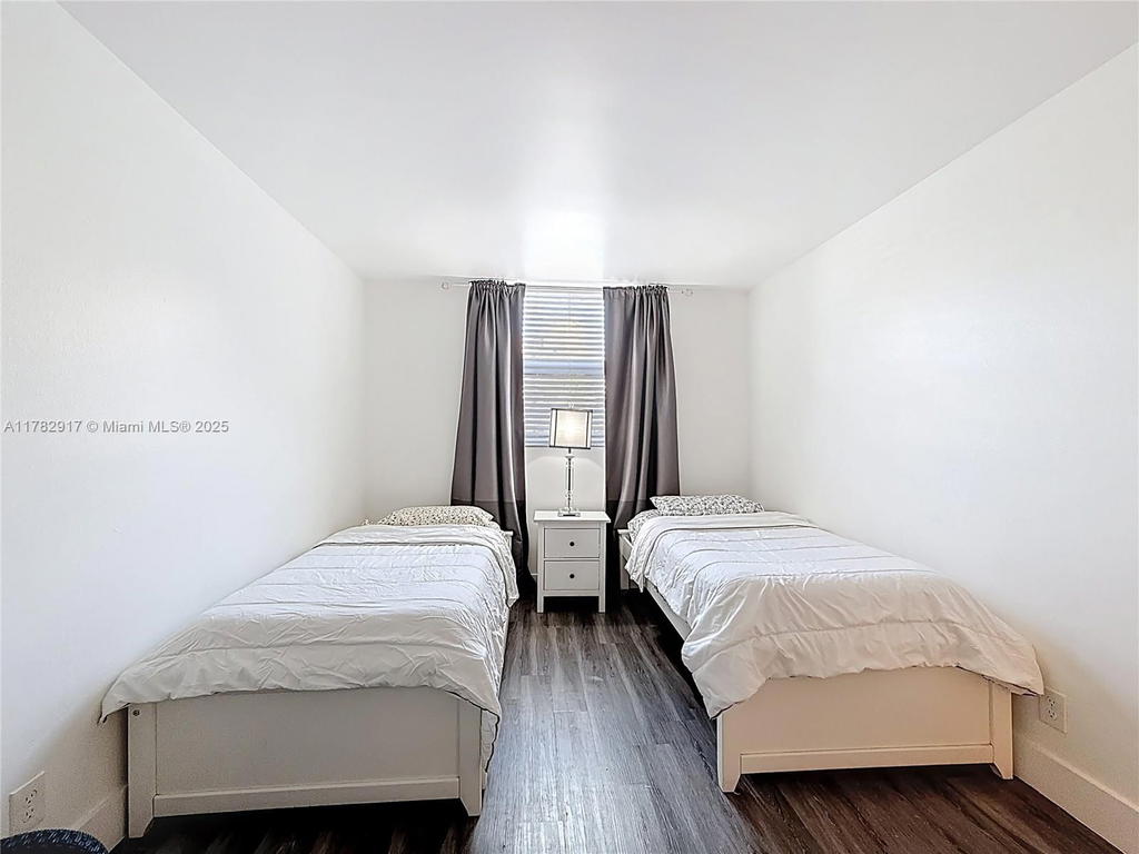 Real estate property located at 1913 Ocean Dr #110, Broward, Chelsea Bayview Condo, Hallandale Beach, FL