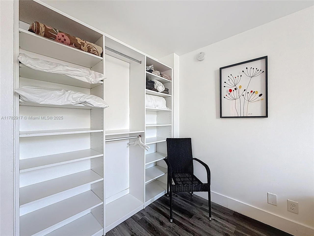 Real estate property located at 1913 Ocean Dr #110, Broward, Chelsea Bayview Condo, Hallandale Beach, FL