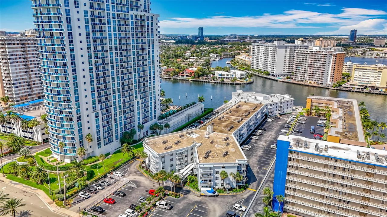 Real estate property located at 1913 Ocean Dr #110, Broward, Chelsea Bayview Condo, Hallandale Beach, FL