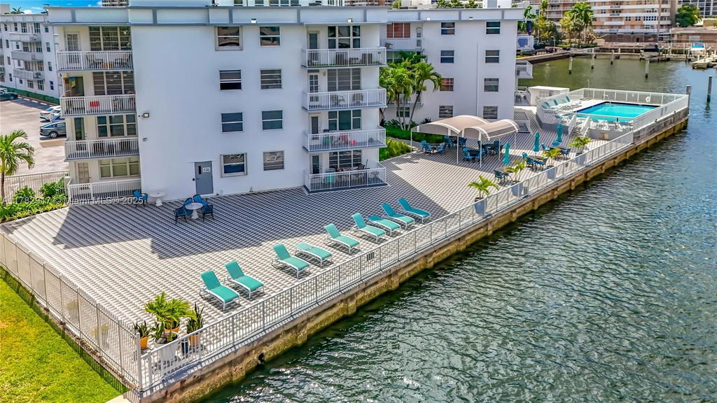Real estate property located at 1913 Ocean Dr #110, Broward, Chelsea Bayview Condo, Hallandale Beach, FL