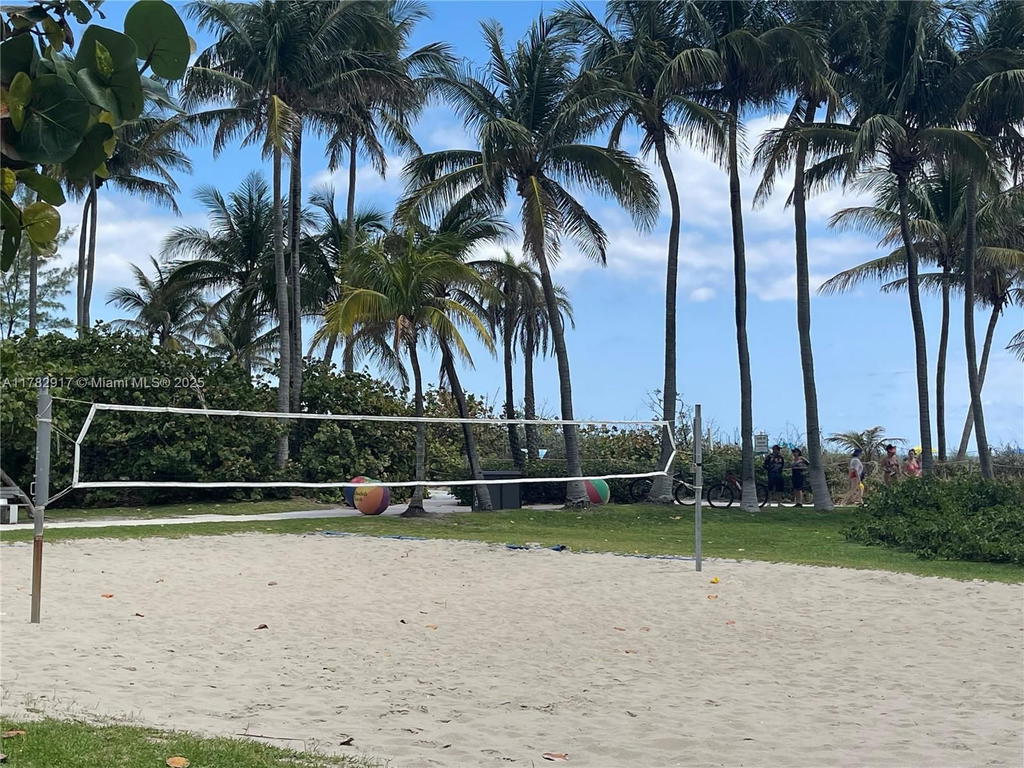 Real estate property located at 1913 Ocean Dr #110, Broward, Chelsea Bayview Condo, Hallandale Beach, FL