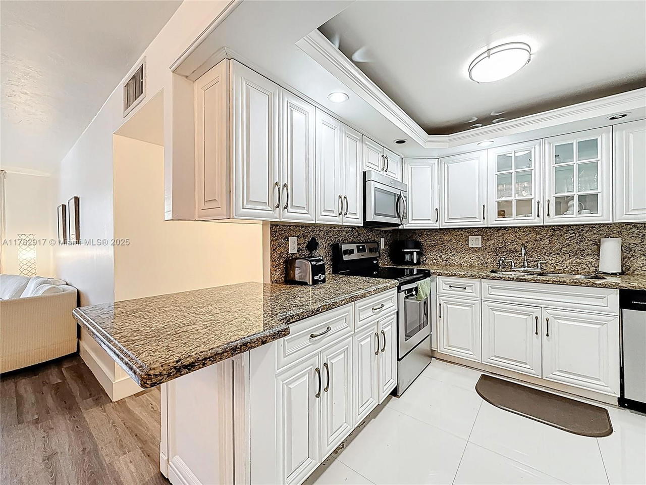 Real estate property located at 1913 Ocean Dr #110, Broward, Chelsea Bayview Condo, Hallandale Beach, FL