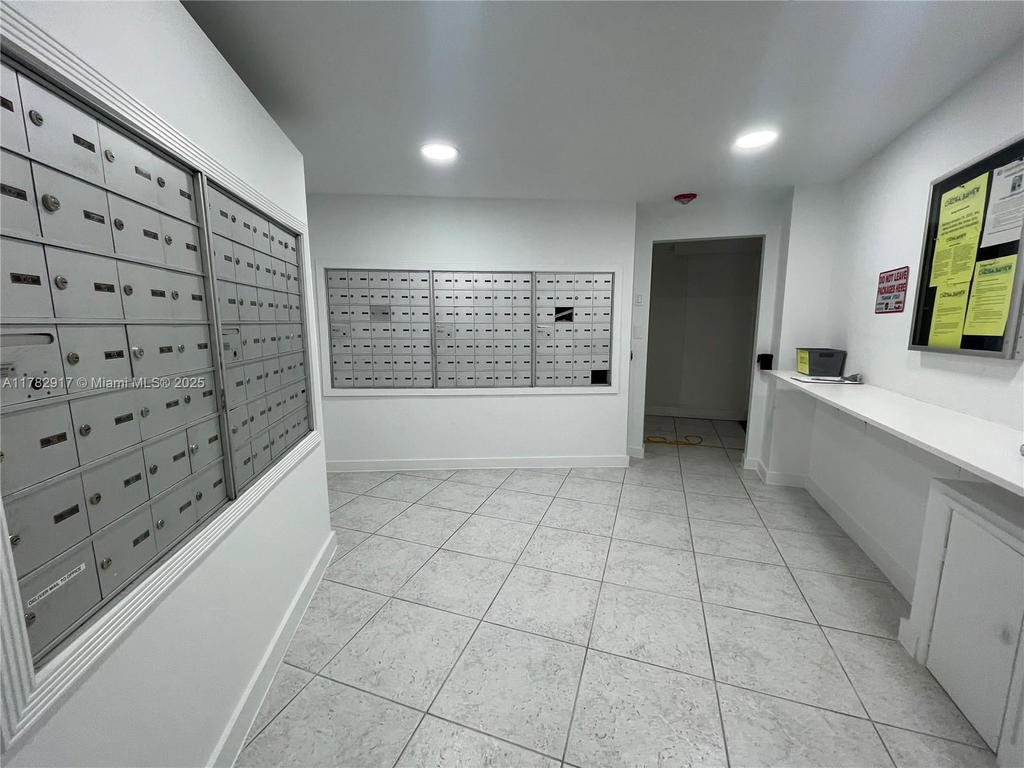 Real estate property located at 1913 Ocean Dr #110, Broward, Chelsea Bayview Condo, Hallandale Beach, FL