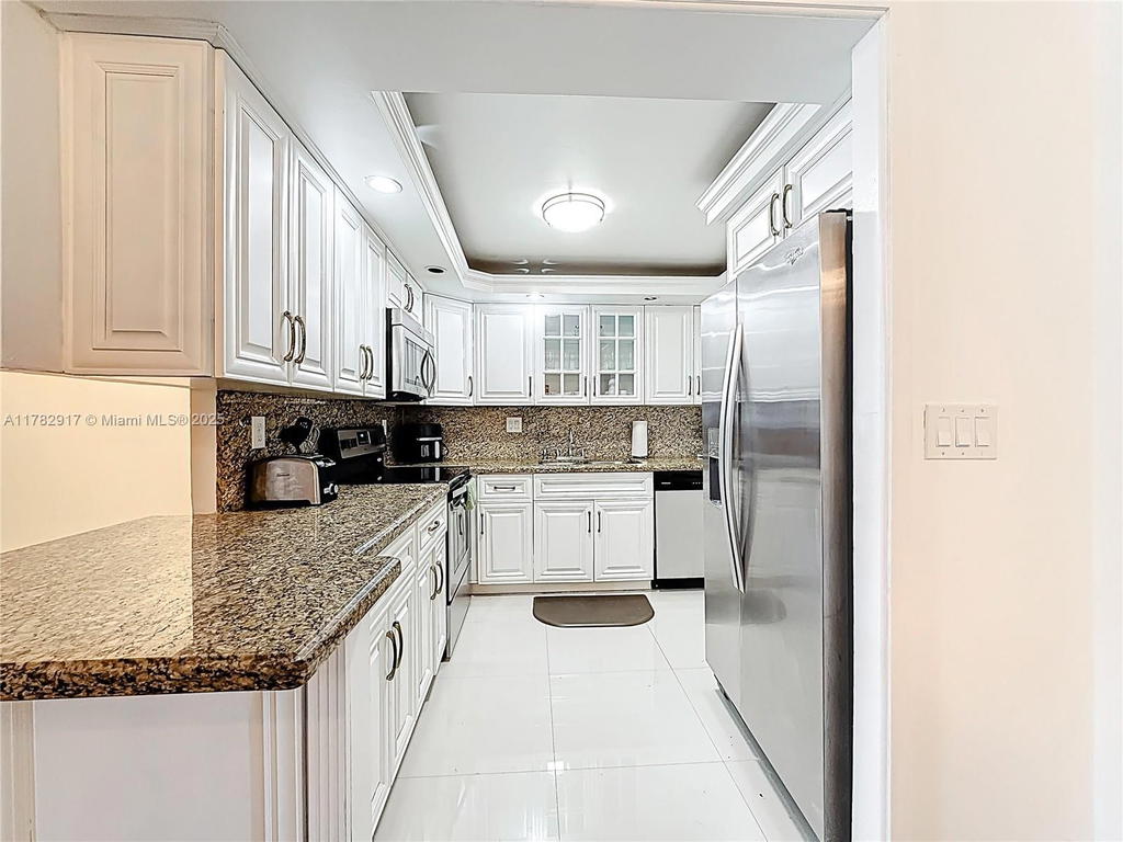 Real estate property located at 1913 Ocean Dr #110, Broward, Chelsea Bayview Condo, Hallandale Beach, FL