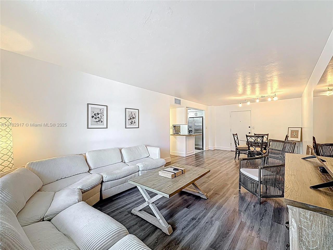 Real estate property located at 1913 Ocean Dr #110, Broward, Chelsea Bayview Condo, Hallandale Beach, FL