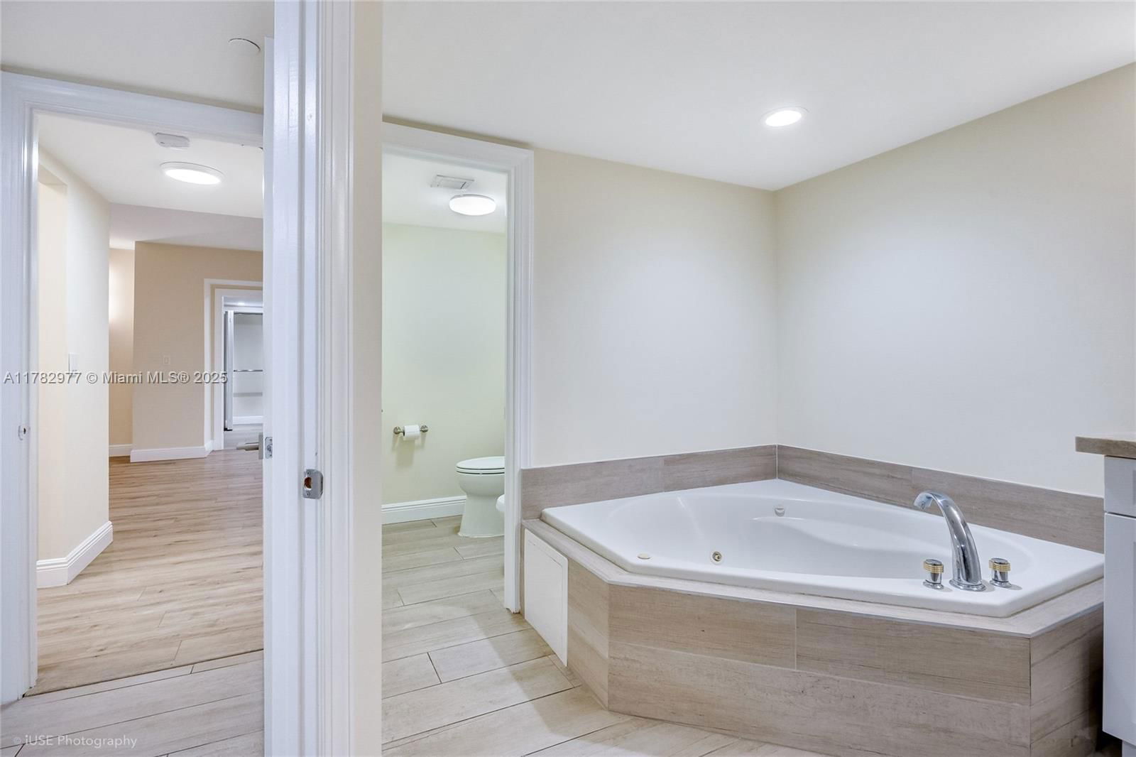 Real estate property located at 8925 Collins Ave #2D, Miami-dade, Mirage Condo, Surfside, FL