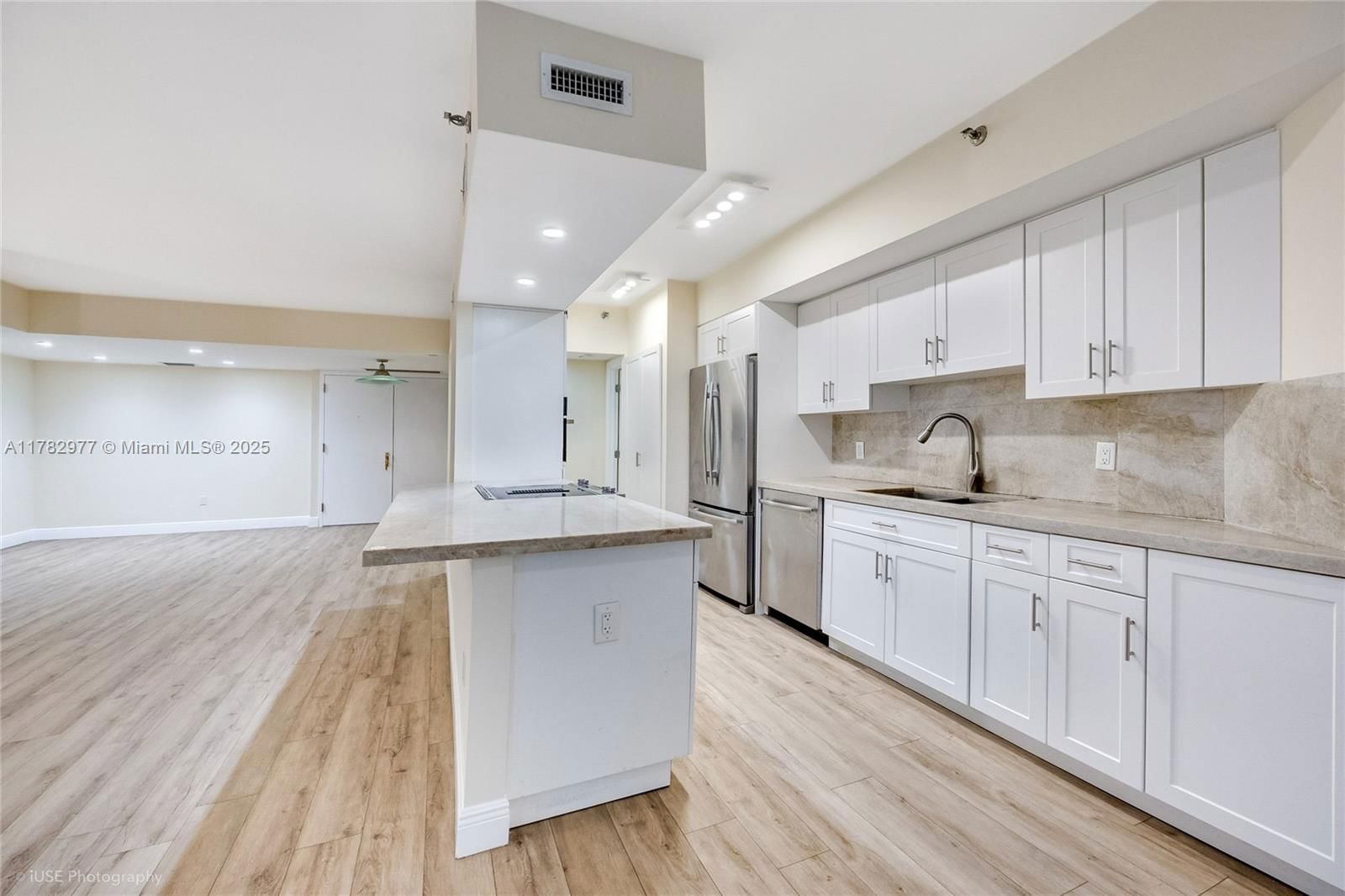 Real estate property located at 8925 Collins Ave #2D, Miami-dade, Mirage Condo, Surfside, FL