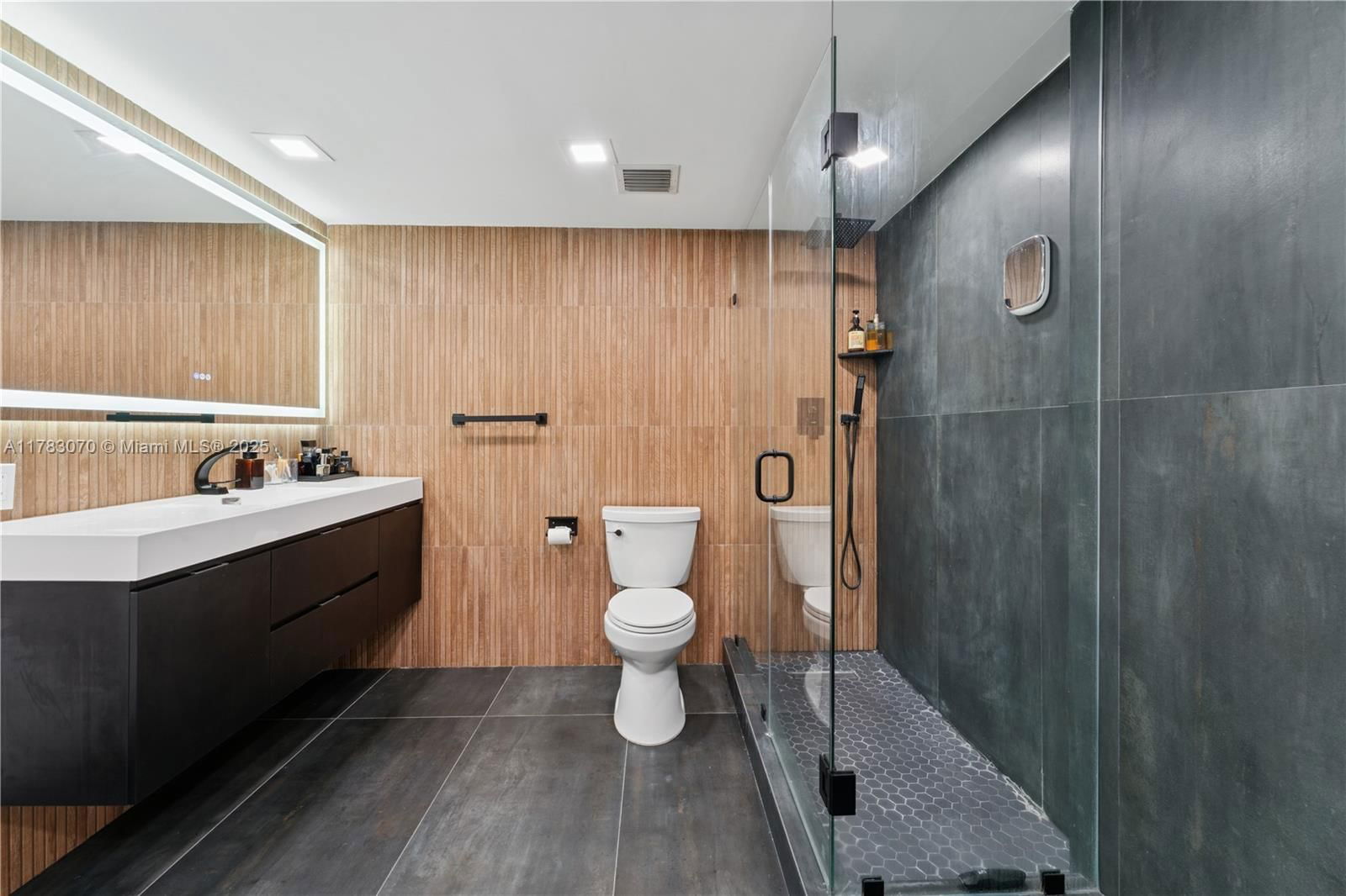 Real estate property located at 4400 Hillcrest Dr #303B, Broward, Hillcrest No 21 Condo, Hollywood, FL