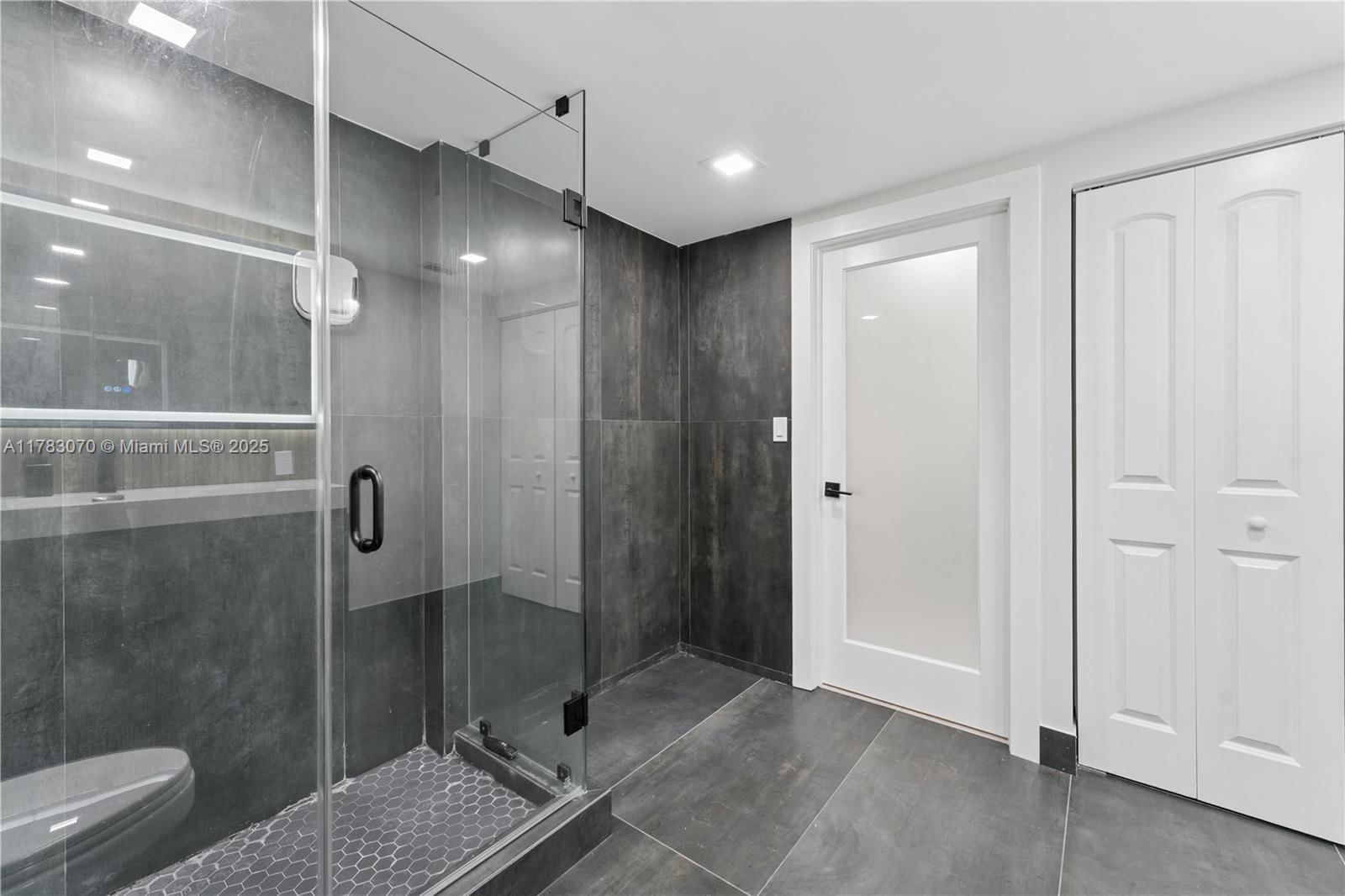Real estate property located at 4400 Hillcrest Dr #303B, Broward, Hillcrest No 21 Condo, Hollywood, FL
