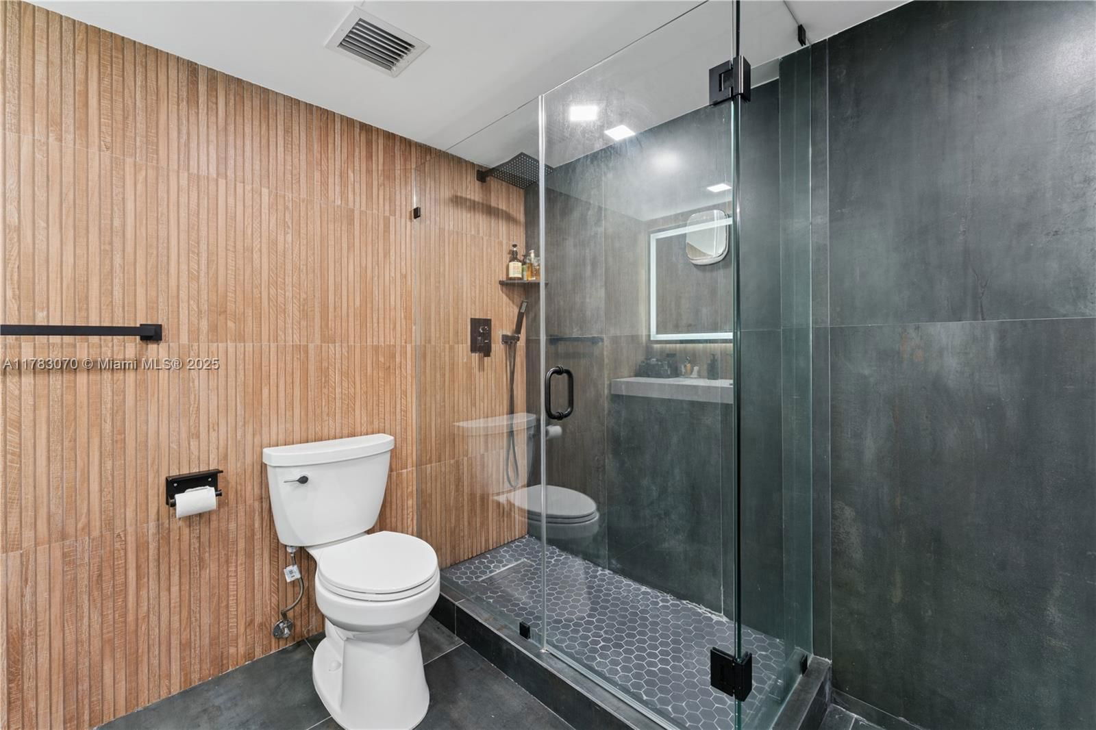 Real estate property located at 4400 Hillcrest Dr #303B, Broward, Hillcrest No 21 Condo, Hollywood, FL