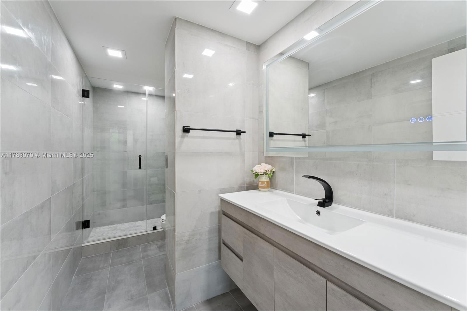 Real estate property located at 4400 Hillcrest Dr #303B, Broward, Hillcrest No 21 Condo, Hollywood, FL