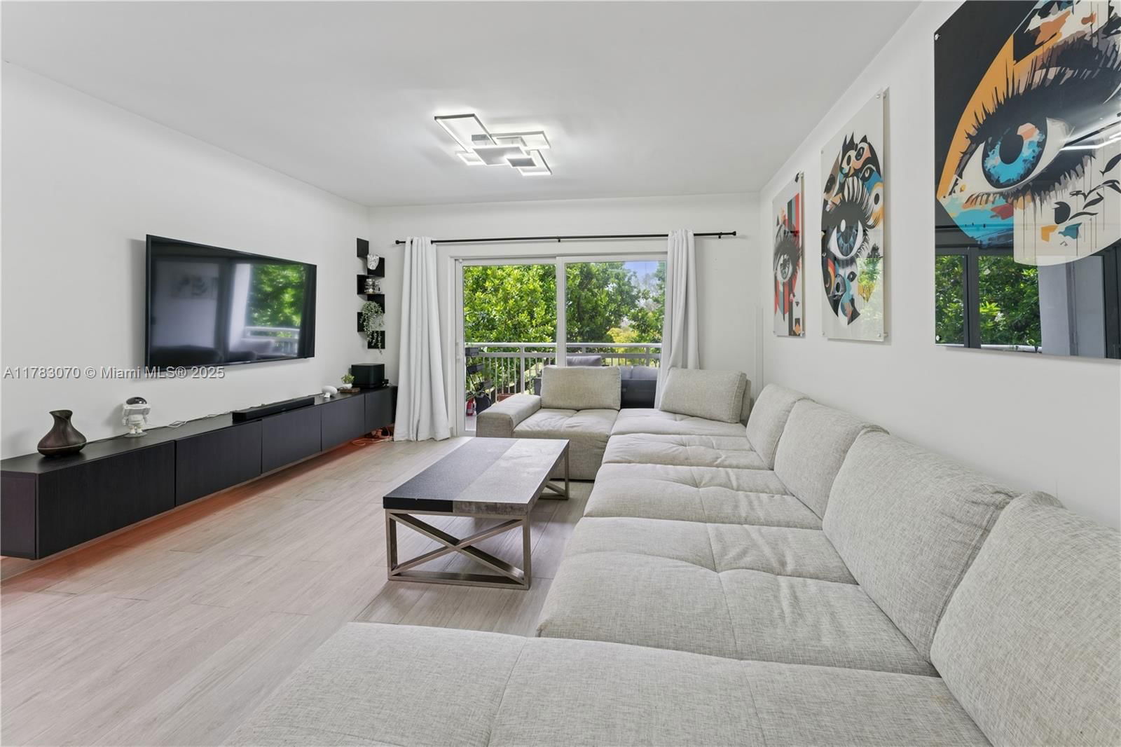 Real estate property located at 4400 Hillcrest Dr #303B, Broward, Hillcrest No 21 Condo, Hollywood, FL