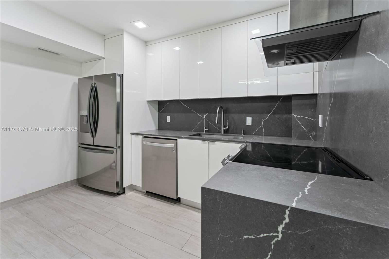 Real estate property located at 4400 Hillcrest Dr #303B, Broward, Hillcrest No 21 Condo, Hollywood, FL