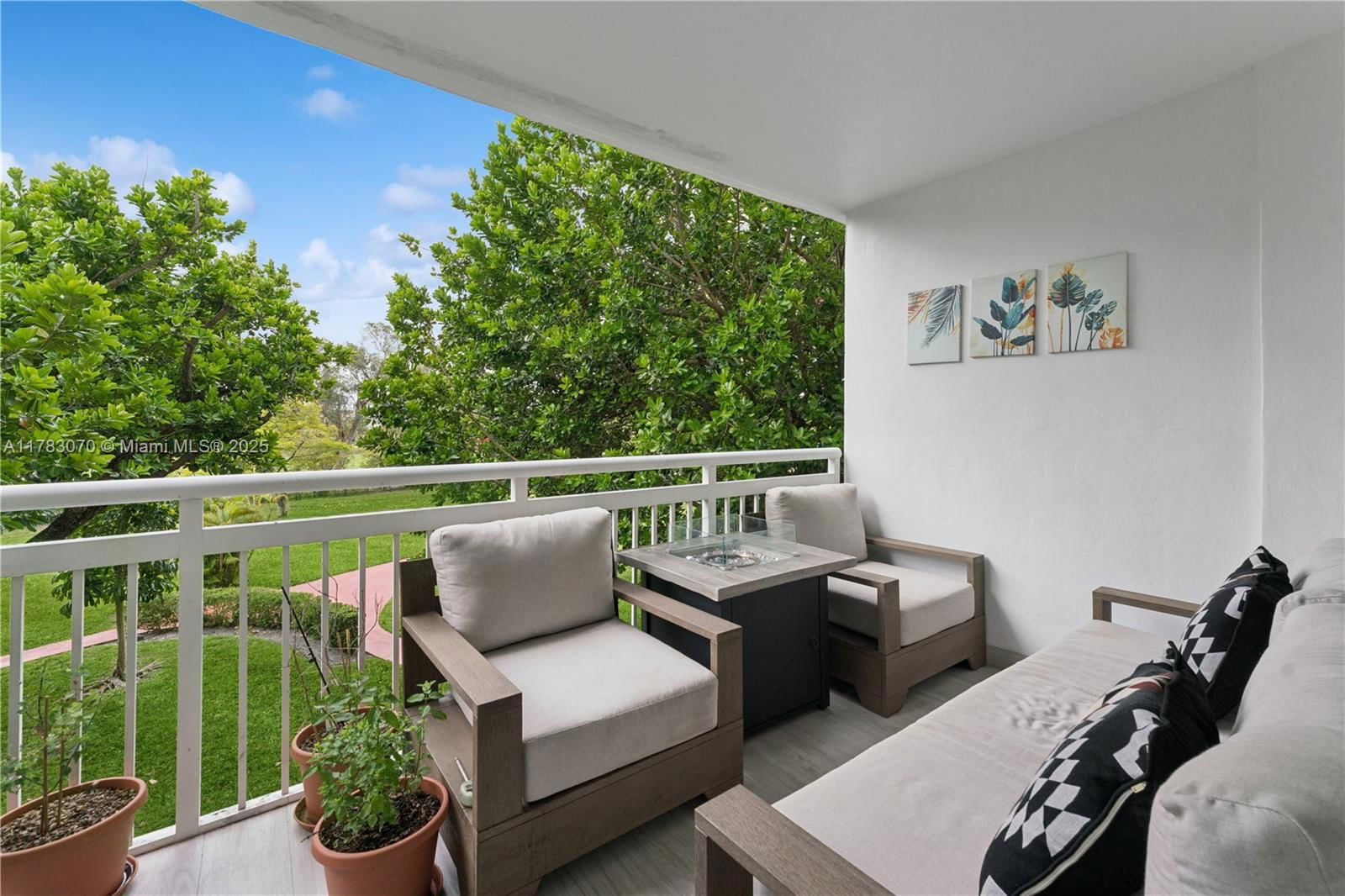 Real estate property located at 4400 Hillcrest Dr #303B, Broward, Hillcrest No 21 Condo, Hollywood, FL